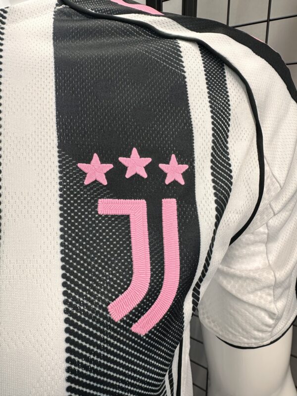 Juventus Home Player Version Jersey 2025/26
