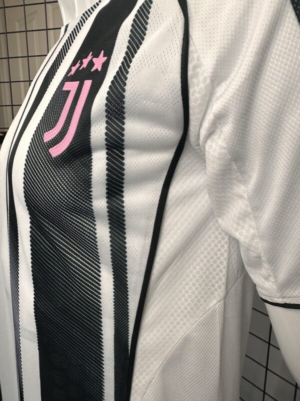Juventus Home Player Version Jersey 2025/26